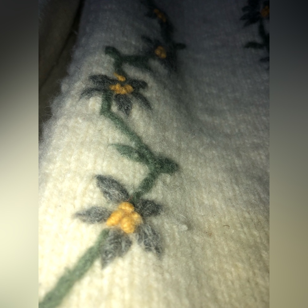 Vintage Hand-knit Cable Knit Floral Embroidery Wool Sweater womens M/L - Picture 2 of 16